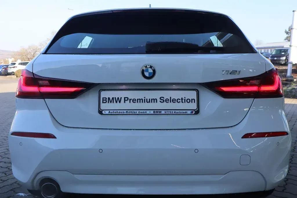 Gebraucht BMW 118 Advantage 136 PS (100 kW) 2023 Alpinweiß uni Kleinwagen