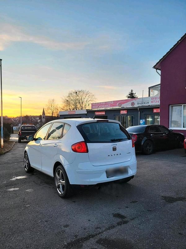 Gebraucht Seat Altea 105 PS (77 kW) 2010 Weiß Limousine