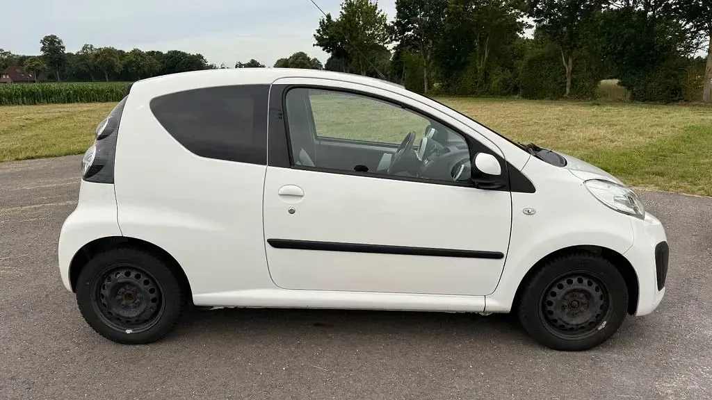 Gebraucht Citroën C1 Tendance 68 PS (50 kW) 2013 Weiß Kleinwagen