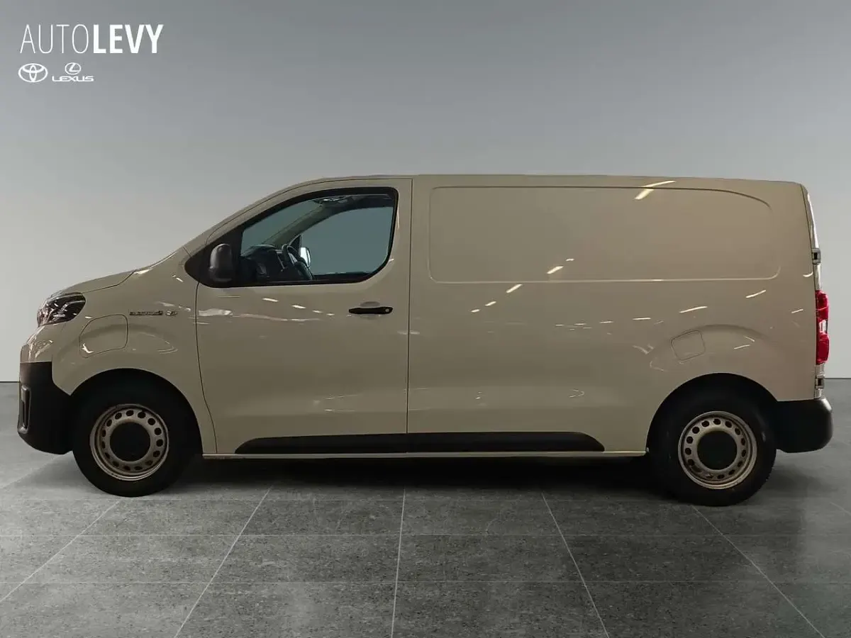 Gebraucht Toyota Proace Verso 100 kW (136 PS) 2023 Icy white Kombi