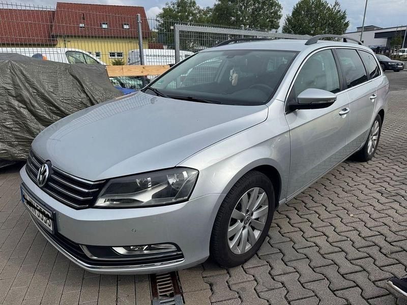 Silber Gebraucht 2012 VW Passat Comfortline Kombi | 8.900 € (Fairer Preis) - Bild 1/4