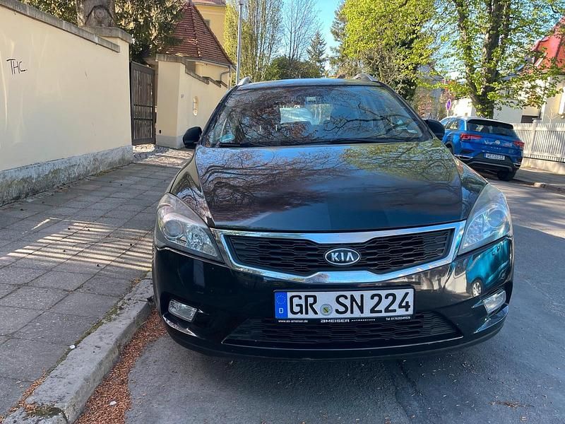 Second-hand Kia Ceed 90 CP (66 kW) 2010 Negru Hatchback