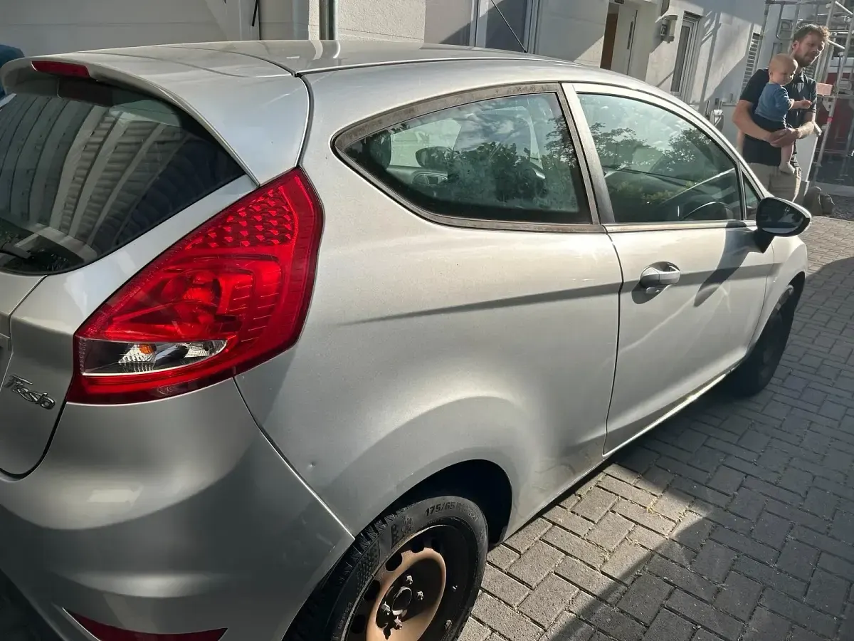 Gebraucht Ford Fiesta 60 PS (44 kW) 2009 Silber Limousine