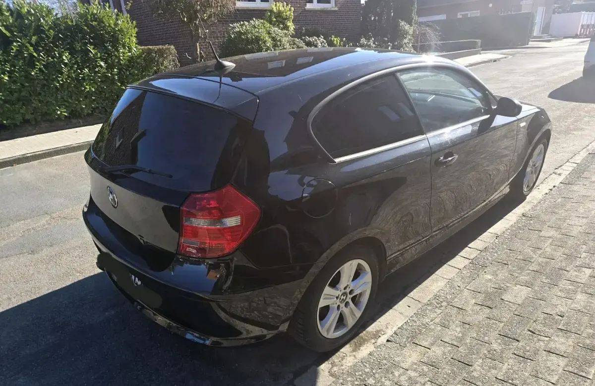 Gebraucht BMW 116 120 PS (88 kW) 2008 Schwarz Kleinwagen