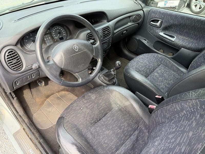 Gebraucht Renault Mégane II 107 PS (78 kW) 2002 Grau Limousine