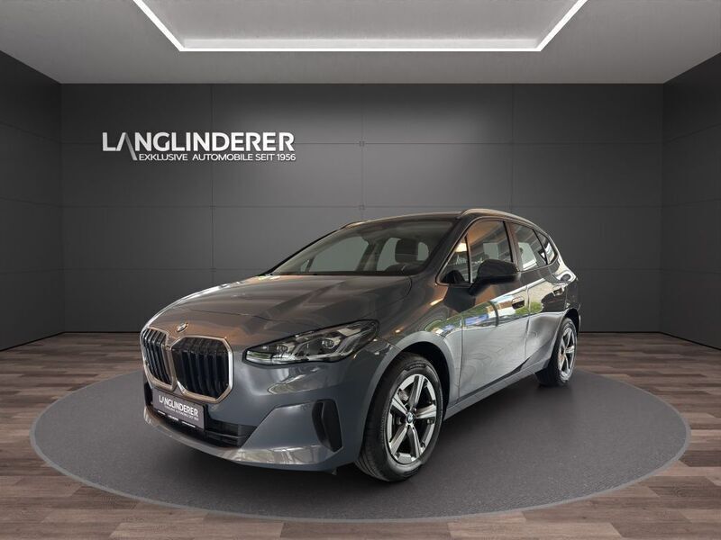 Grau Gebraucht 2024 BMW 218 Active Tourer Van / Kleinbus | 30.900 € (Superpreis) - Bild 1/4