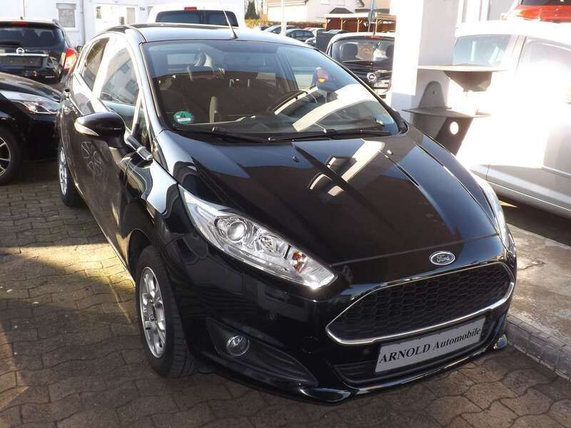 Iridiumschwarz metallic Gebraucht 2016 Ford Fiesta Celebration Kleinwagen | 8.290 € (Fairer Preis) - Bild 1/4