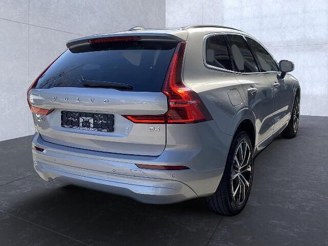 Gebraucht Volvo XC60 Core 197 PS (144 kW) 2023 Silver dawn / (metallic) SUV
