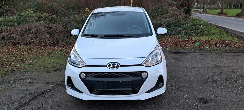 Gebraucht Hyundai i10 69 PS (50 kW) 2017 Weiß Kleinwagen