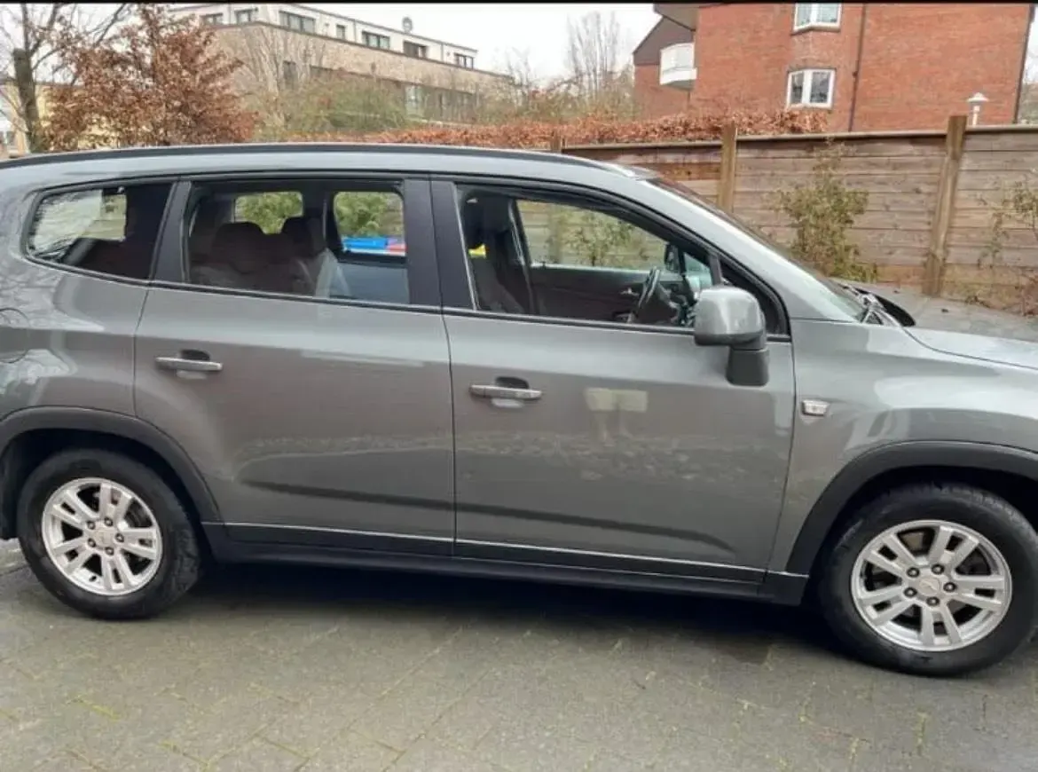 Gebraucht Chevrolet Orlando 163 PS (119 kW) 2012 Grau Van / Kleinbus