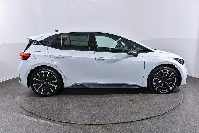 Usata Cupra Born 169 kW (231 CV) 2024 Bianco Utilitaria