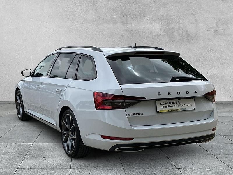 Gebraucht Skoda Superb SportLine 150 PS (110 kW) 2023 Moonweiß Kombi