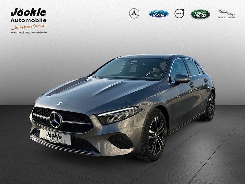 Grau Gebraucht 2023 Mercedes A180 Limousine | 29.550 € (Fairer Preis) - Bild 1/4
