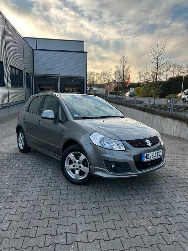 Grau Gebraucht 2012 Suzuki SX4 Limousine | 5.500 € (Fairer Preis) - Bild 1/4