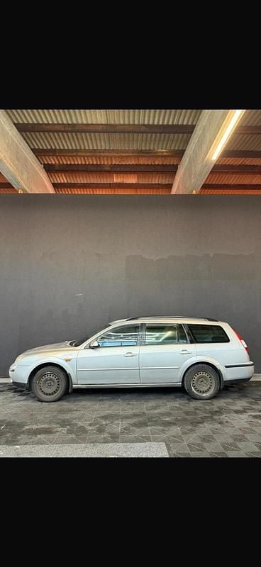 Gebraucht Ford Mondeo 145 PS (106 kW) 2002 Grau Kombi