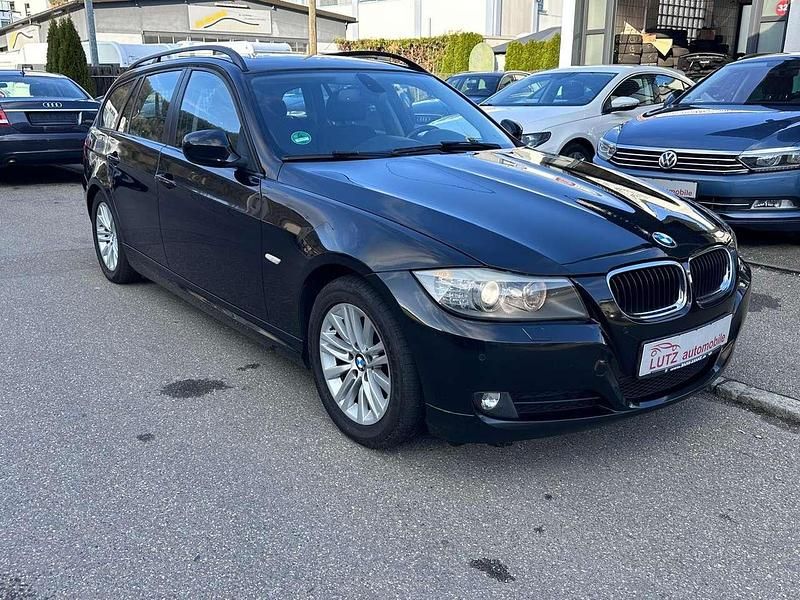 Gebraucht BMW 320 177 PS (130 kW) 2010 Black sapphire metallic Kombi