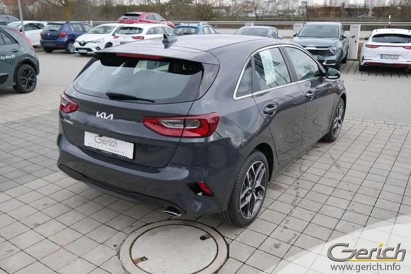 Gebraucht Kia Ceed Spirit 159 PS (116 kW) 2023 Pentametal metallic Kleinwagen