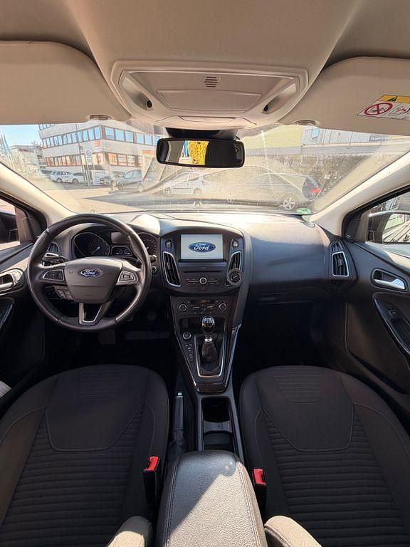 Gebraucht Ford Focus Titanium 125 PS (91 kW) 2016 Schwarz Limousine