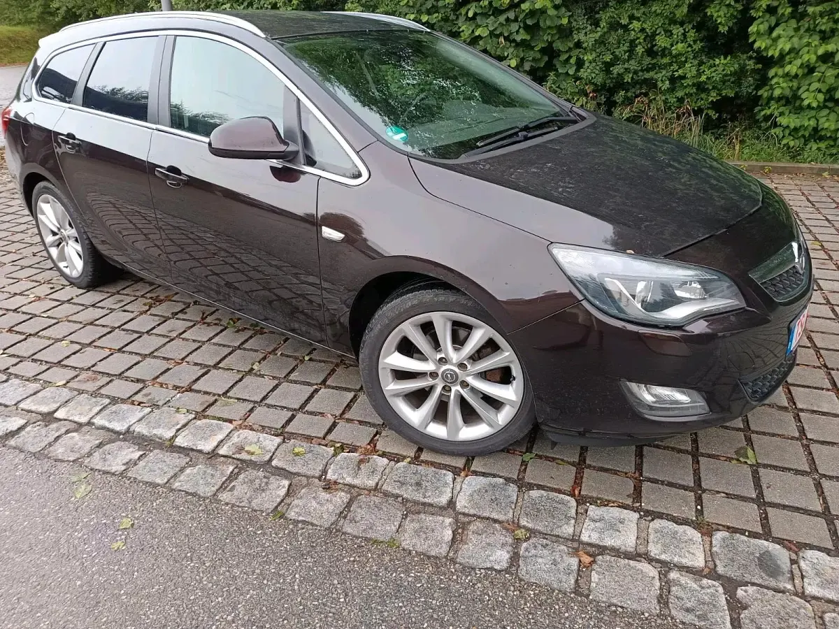 Gebraucht Opel Astra 140 PS (102 kW) 2012 Andere farben Kombi