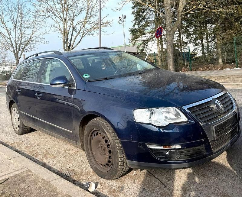 Gebraucht VW Passat Comfortline 140 PS (102 kW) 2010 Blau Kombi