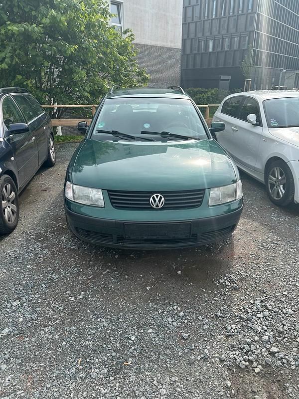 Grün Gebraucht 1999 VW Passat Kombi | 500 € (Superpreis) - Bild 1/4