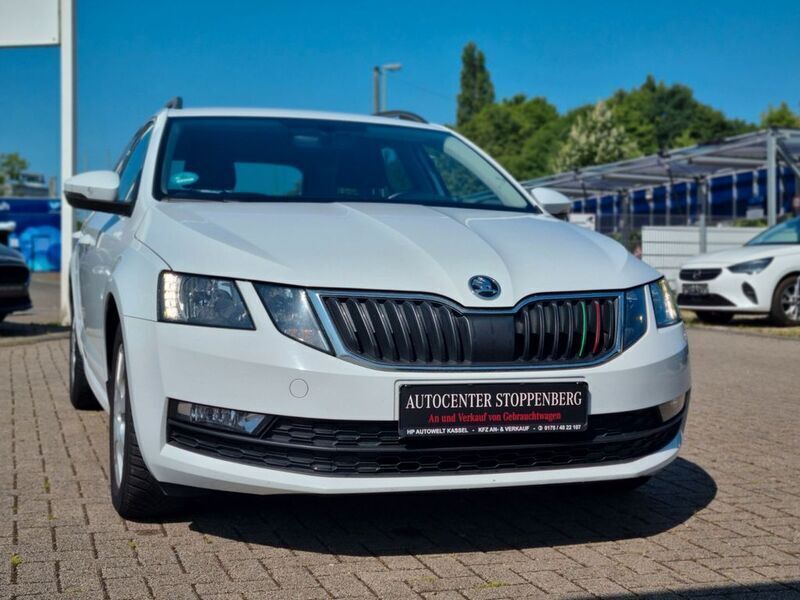 Weiß Gebraucht 2017 Skoda Octavia Ambition Kombi | 8.990 € (Guter Preis) - Bild 1/4