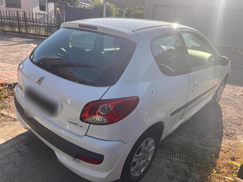 Gebraucht Peugeot 206+ 60 PS (44 kW) 2009 Weiß Kleinwagen