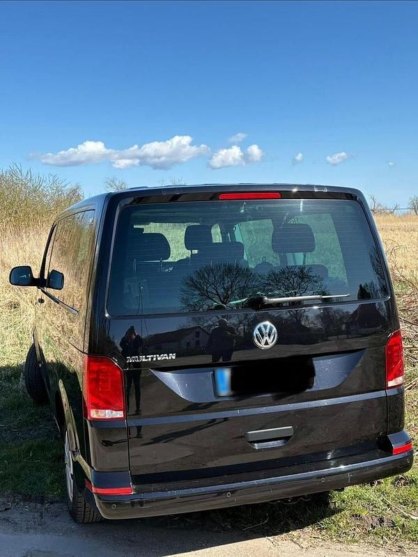 Gebraucht VW Multivan Trendline 150 PS (110 kW) 2021 Schwarz Van