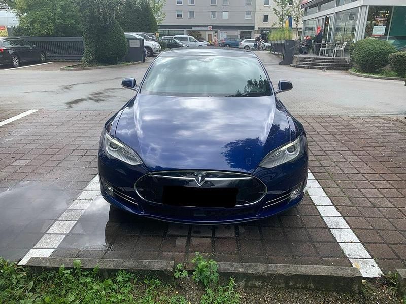 Blau Gebraucht 2016 Tesla Model S Limousine | 21.000 € (Fairer Preis) - Bild 1/4