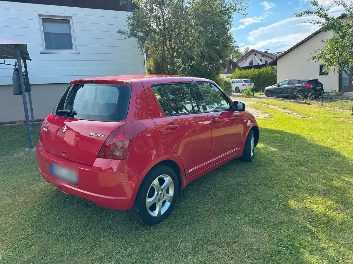 Gebraucht Suzuki Swift 92 PS (67 kW) 2005 Rot Kleinwagen