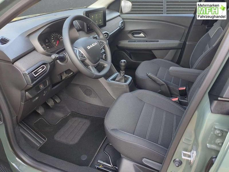 Neu Dacia Jogger Expression 110 PS (80 kW) 2025 Safarigrüngrau Van / Kleinbus