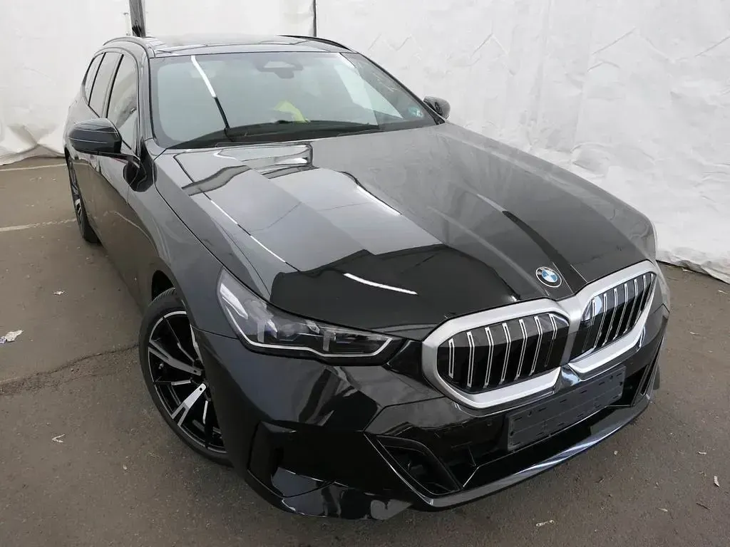 Gebraucht BMW 520 Performance 197 PS (144 kW) 2025 Schwarz Kombi