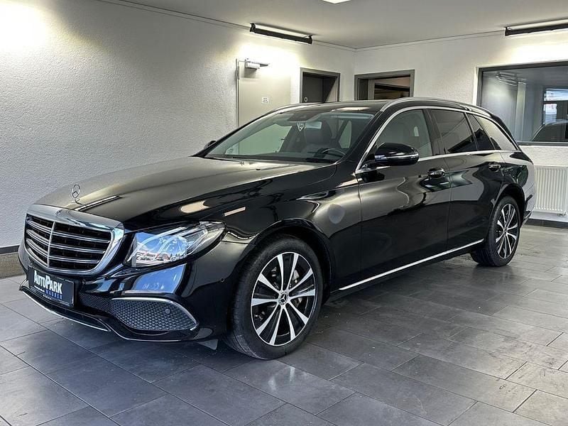 Schwarz Gebraucht 2020 Mercedes E350 Avantgarde Limousine | 27.998 € (Guter Preis) - Bild 1/4