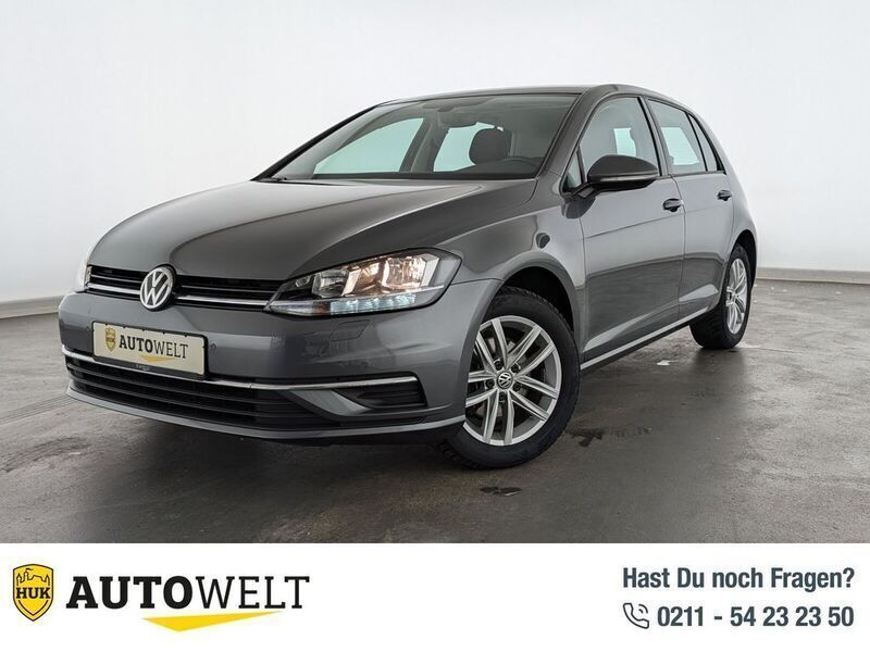 Grau Gebraucht 2018 VW Golf VII Comfortline Limousine | 15.960 € (Fairer Preis) - Bild 1/4