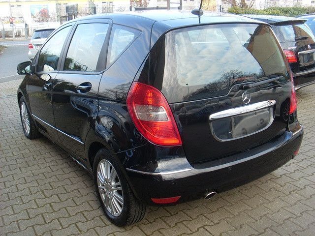 Gebraucht Mercedes A160 Elegance 95 PS (69 kW) 2010 Schwarz Limousine