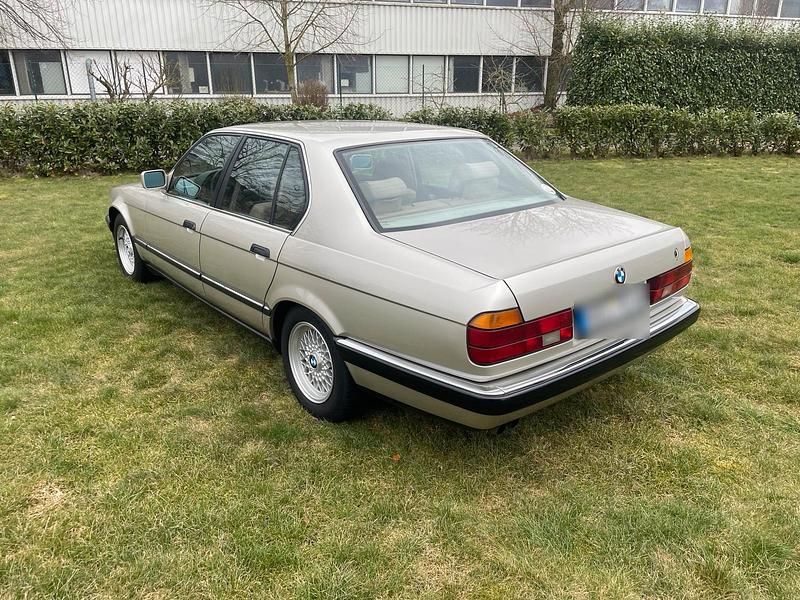 Gebraucht BMW 730 188 PS (138 kW) 1988 Gold Limousine