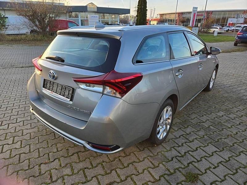 Gebraucht Toyota Auris Hybrid Design 136 PS (100 kW) 2016 Silber Kombi
