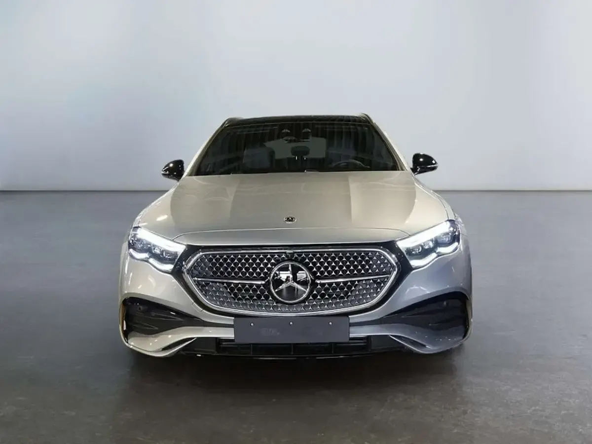 Gebraucht Mercedes E300 313 PS (230 kW) 2026 Silber Kombi