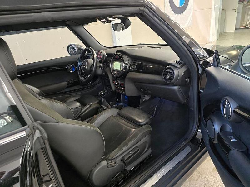 Gebraucht Mini One Cabriolet 102 PS (75 kW) 2017 Midnight black metallic Cabrio