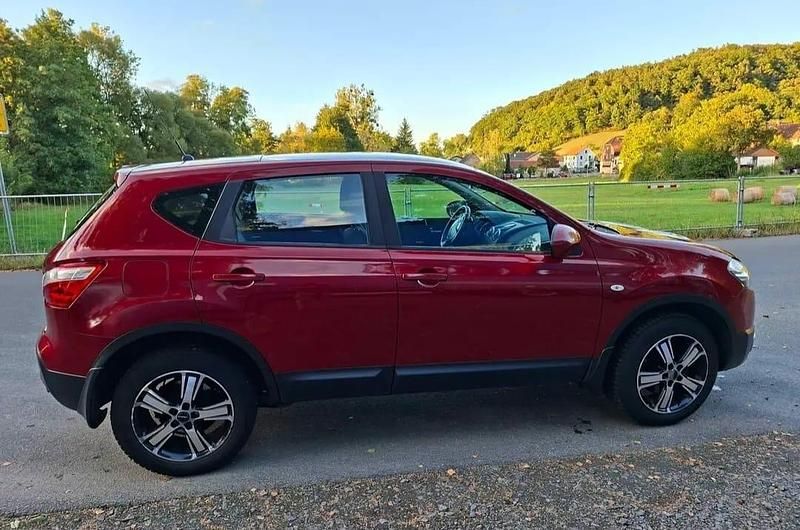 Rot Gebraucht 2010 Nissan Qashqai SUV | 6.500 € (Fairer Preis) - Bild 1/4