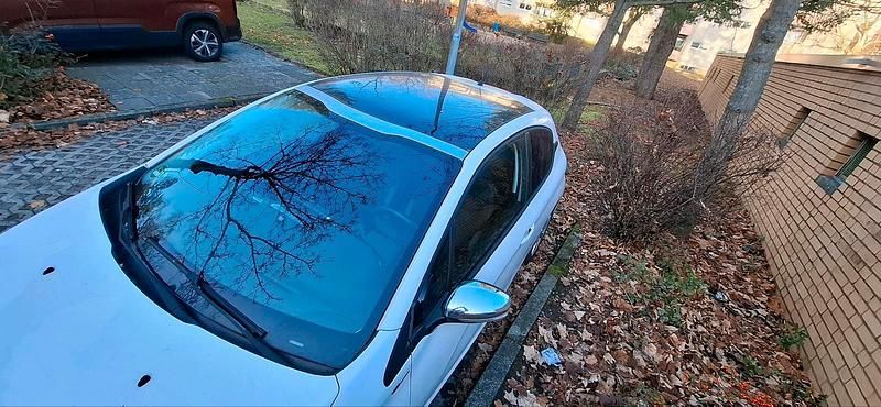 Gebraucht Peugeot 208 Active 82 PS (60 kW) 2016 Weiß Kleinwagen