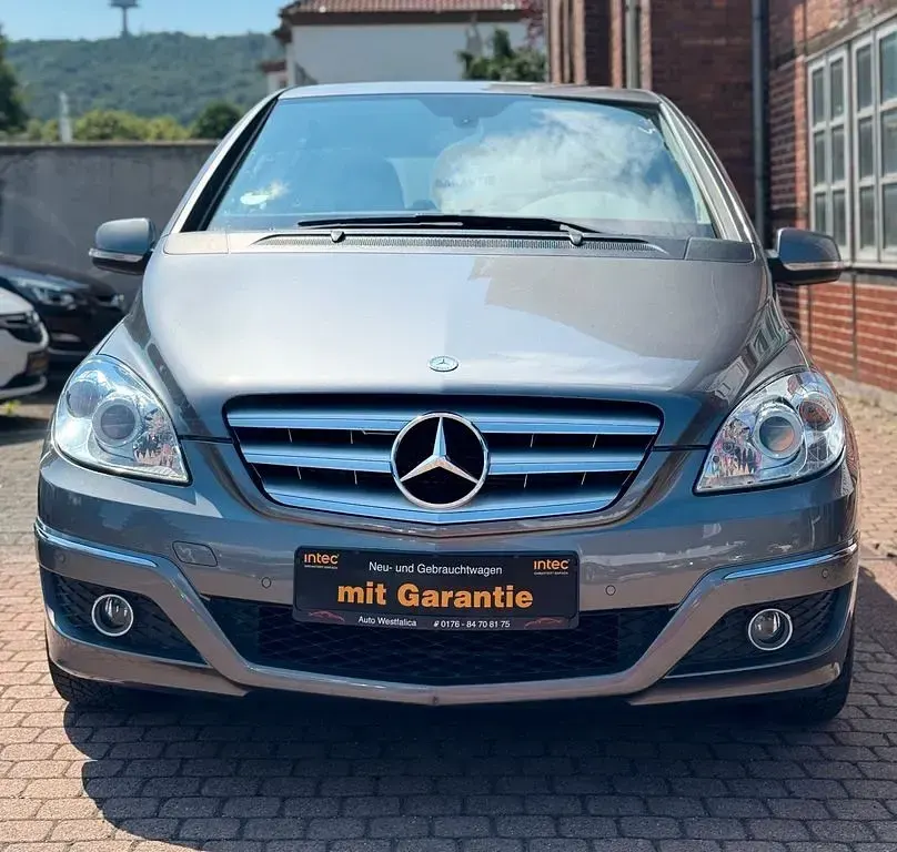Gebraucht Mercedes B200 136 PS (100 kW) 2009 Grau Van / Kleinbus