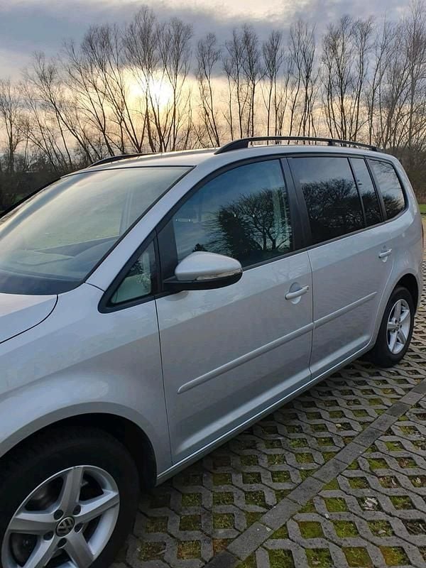 Grau Gebraucht 2011 VW Touran Van / Kleinbus | 6.000 € (Fairer Preis) - Bild 1/4