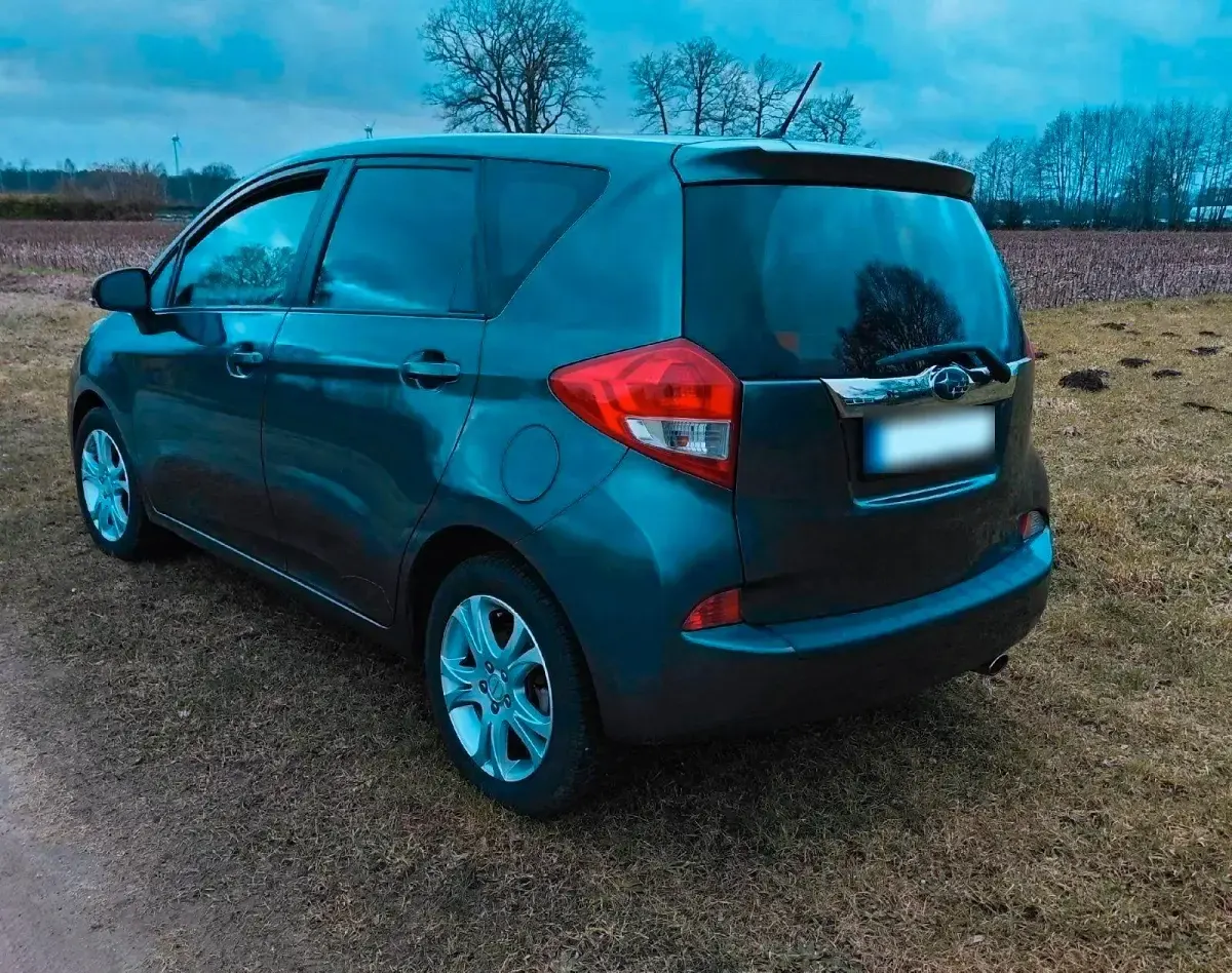 Gebraucht Subaru Trezia Comfort 90 PS (66 kW) 2012 Grau Kleinwagen
