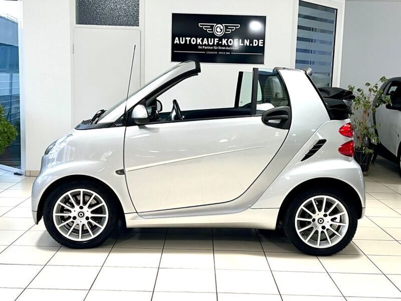 Silber Gebraucht 2012 Smart ForTwo Cabrio Passion Cabrio | 7.990 € (Teuer) - Bild 1/4