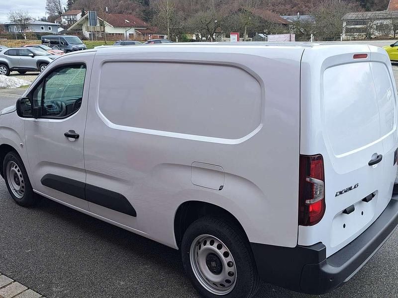 Neu Fiat Doblò 102 PS (75 kW) 2025 Gelato weiß Van / Kleinbus