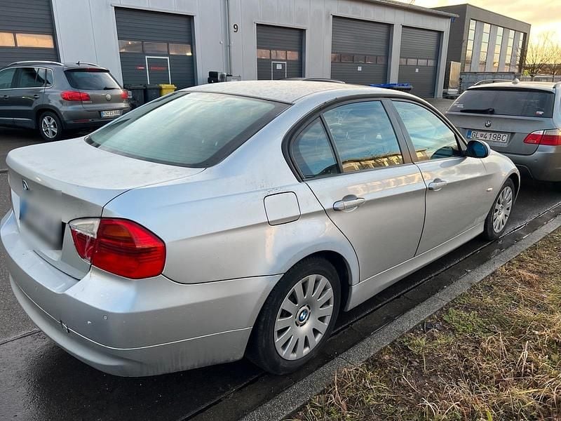 Silber Gebraucht 2008 BMW 320 Limousine | 2.000 € (Superpreis) - Bild 1/4