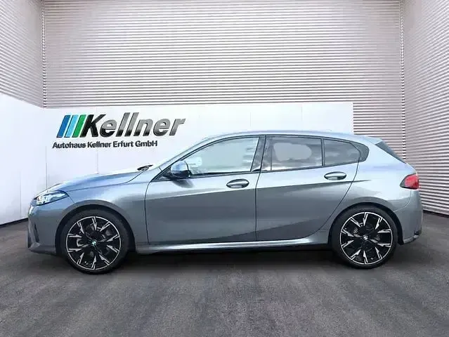 Gebraucht BMW 123 M Sport 224 PS (164 kW) 2025 Skyscraper grau met. Kleinwagen