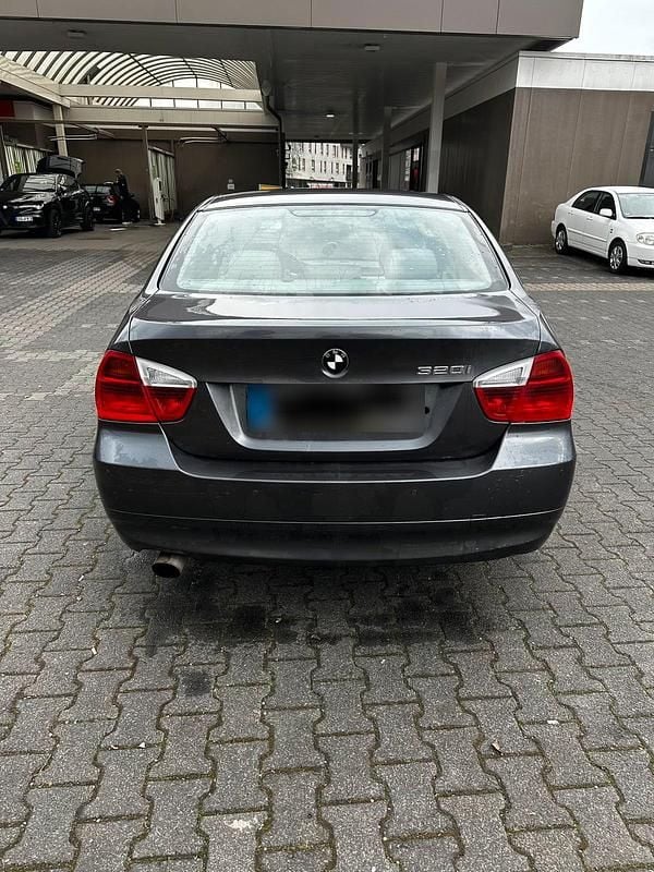 Gebraucht BMW 320 150 PS (110 kW) 2005 Grau Limousine