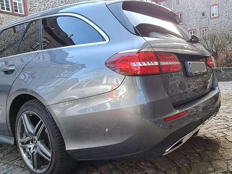 Gebraucht Mercedes E220 AMG line 194 PS (142 kW) 2019 Grau Kombi